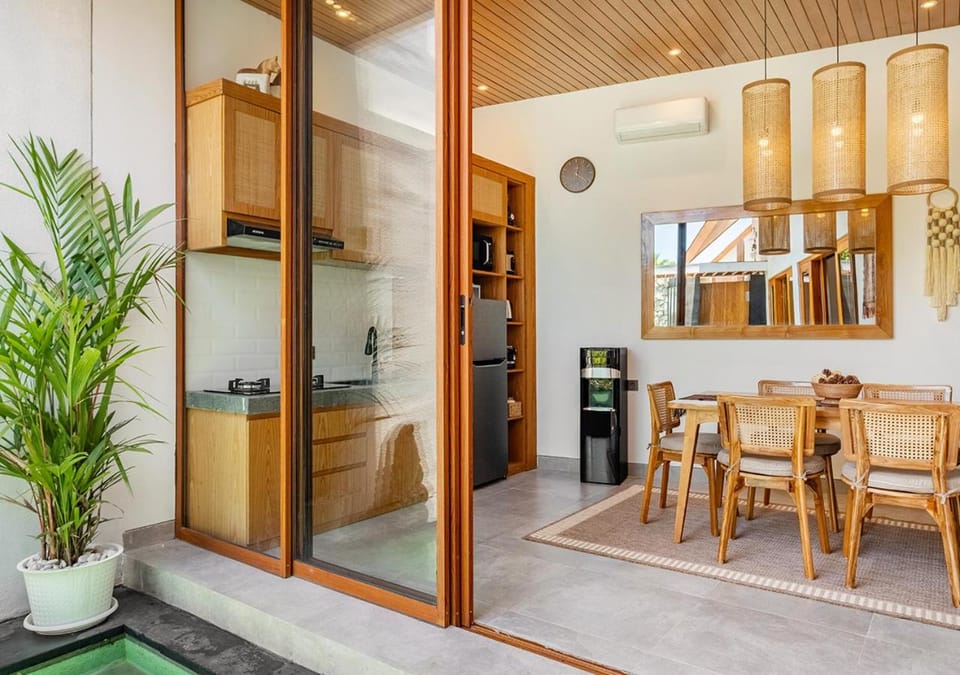 Dining area, kitchen