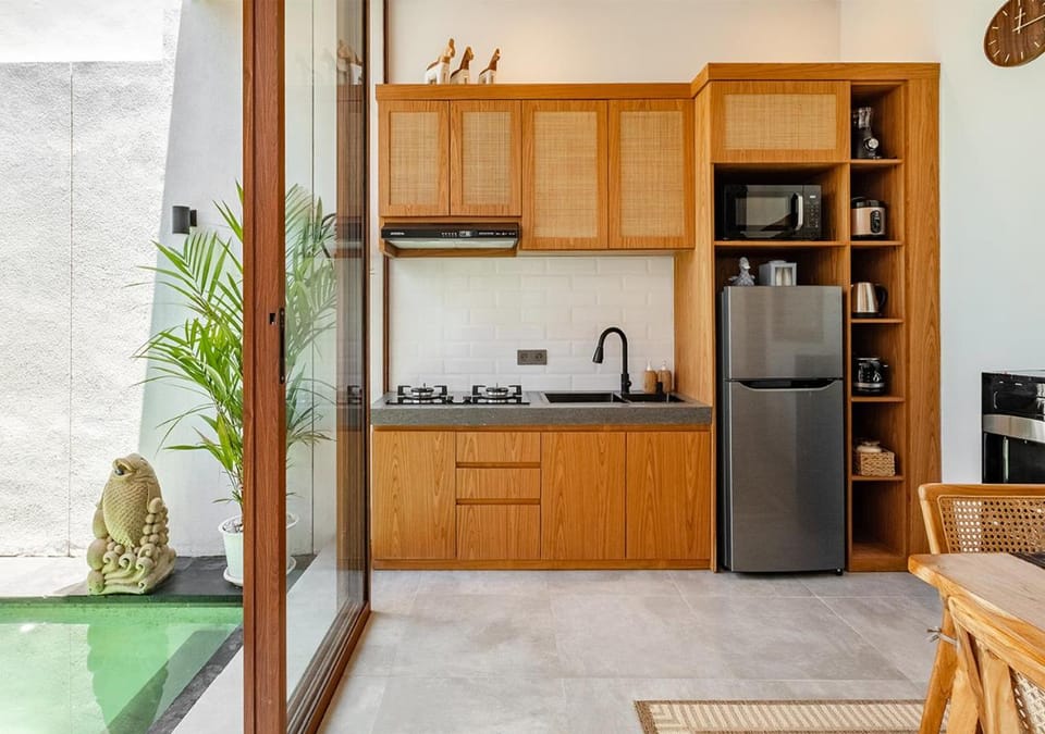 Coffee/tea facilities, microwave, kitchen