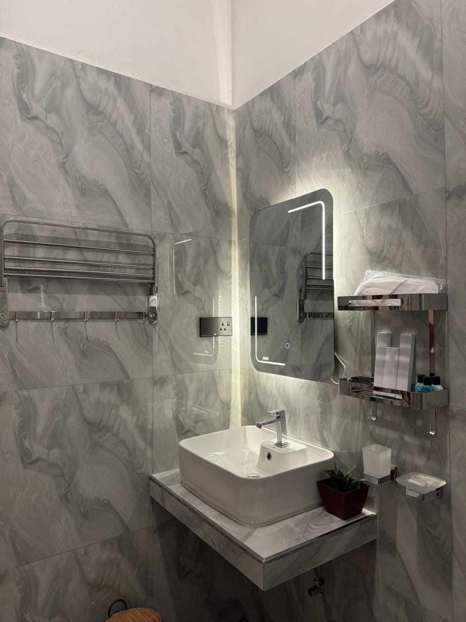 Bathroom, towels