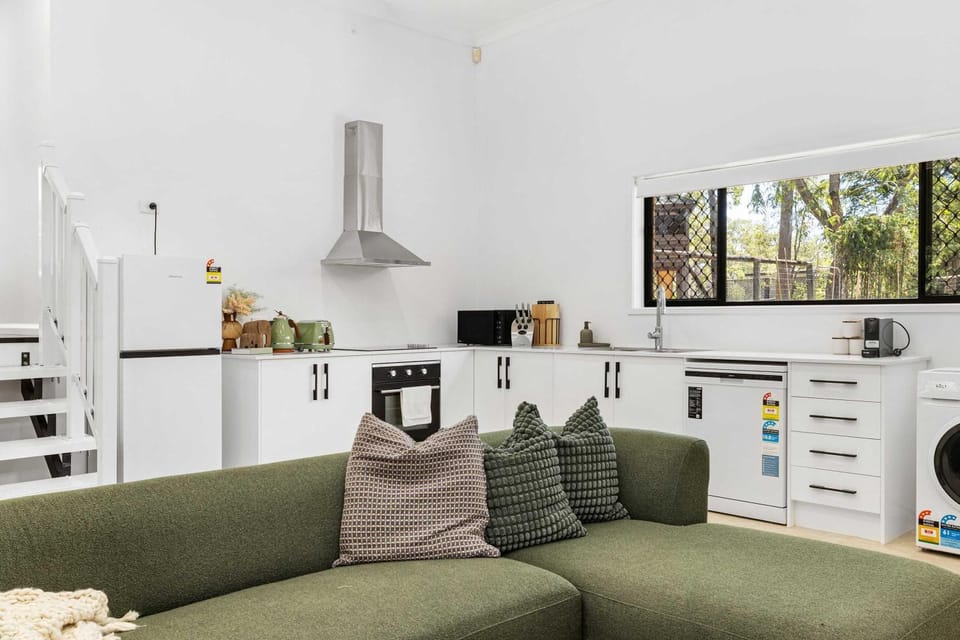 New 2BR GrannyFlat Near Movie World Wet'Wild Pool House in Oxenford