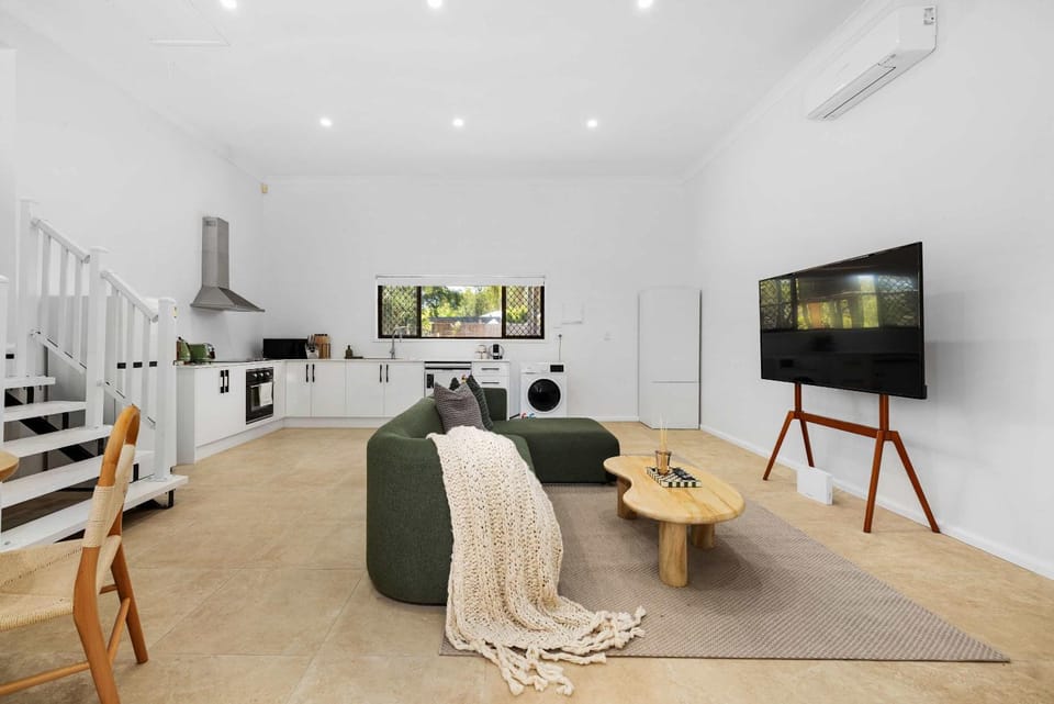 New 2BR GrannyFlat Near Movie World Wet'Wild Pool House in Oxenford