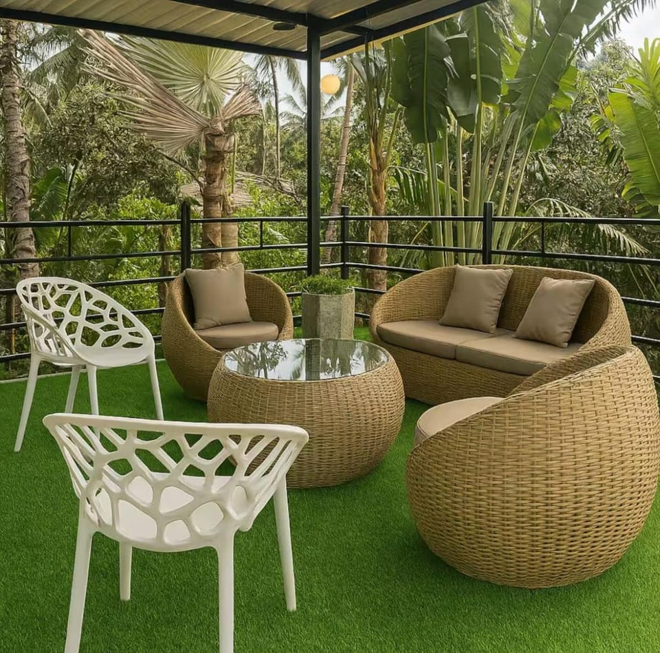 Aasmana 2BHK Bungalow with open air jacuzzi House in Goa, India