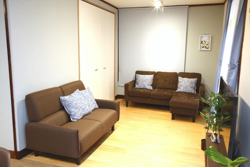 那覇空港20分 高速道路7分 イオンタウン徒歩10分 便利な貸切宿最大6名 Apartment in Okinawa Prefecture