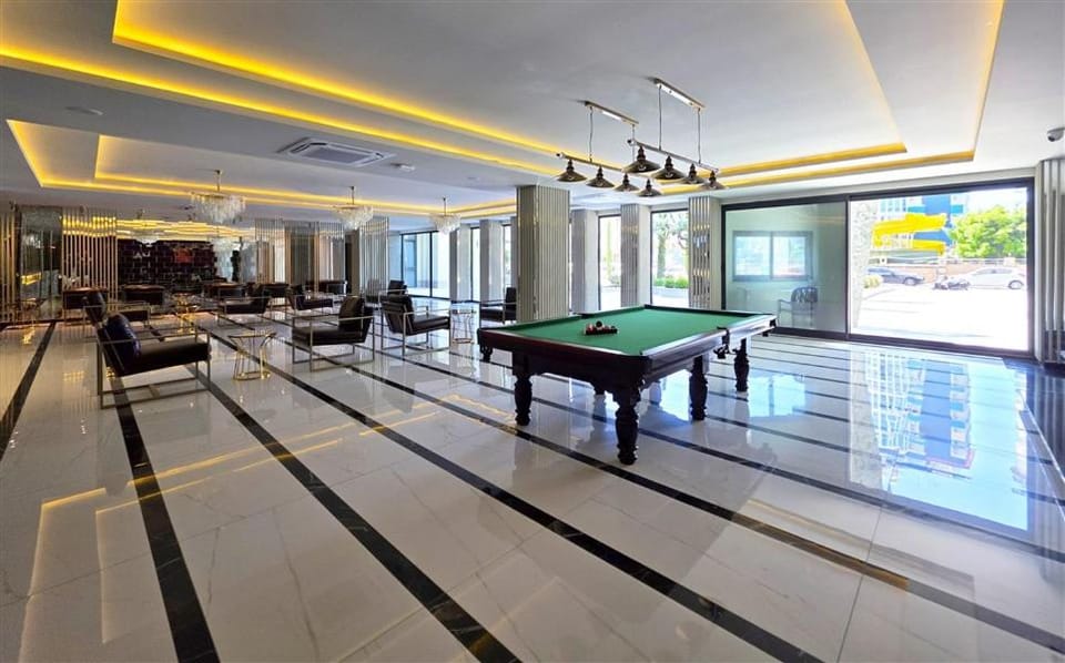 Billiard, Game Room