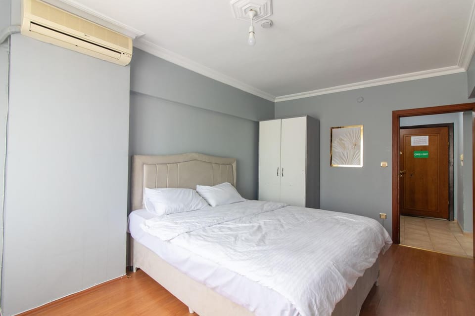 Bed, Photo of the whole room, Bedroom, wardrobe, air conditioner