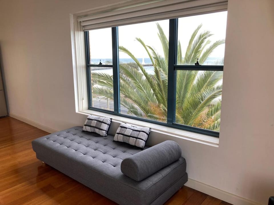 St Kilda absolute beachfront views Apartment in Saint Kilda