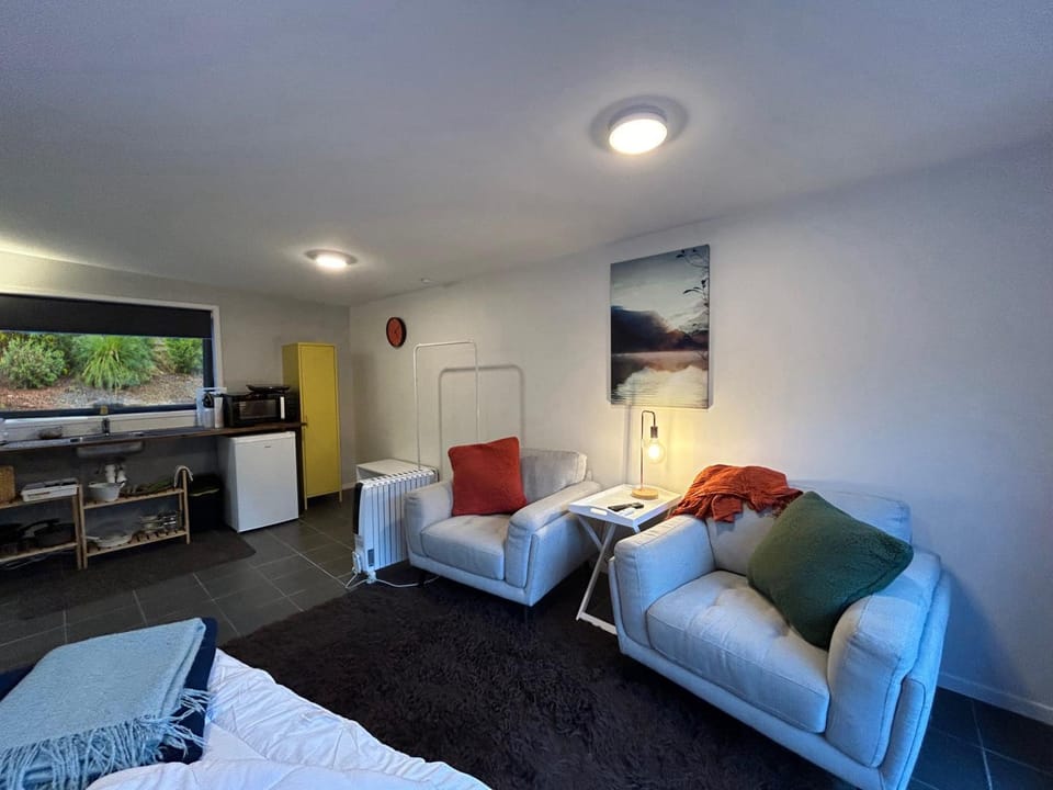 Kitchen or kitchenette, Living room, Seating area