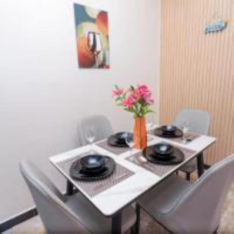 modern retreat residencies with breathtaking city views , swimming pool ,gym and ample parking space Apartment in Nairobi