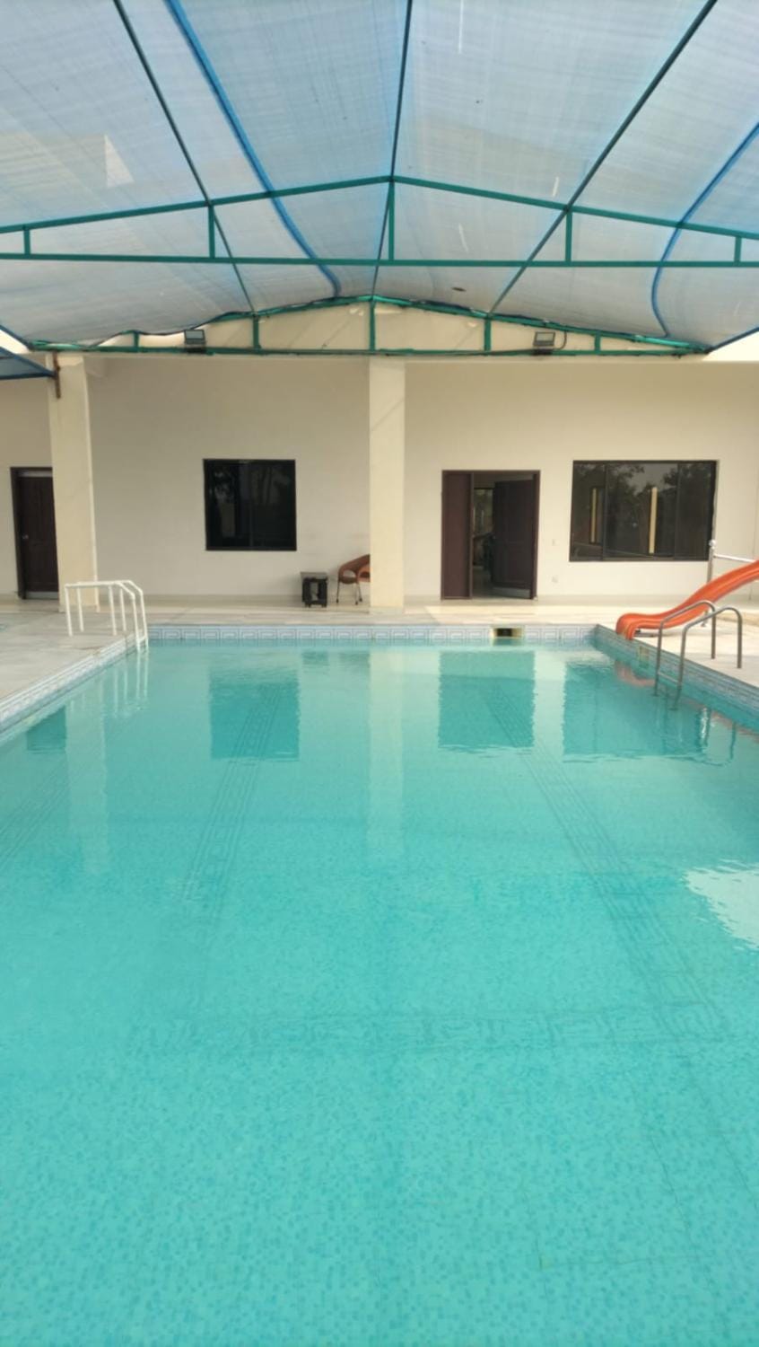 Swimming pool