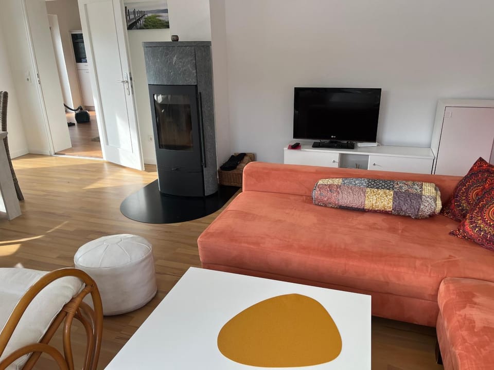 TV and multimedia, Living room, fireplace