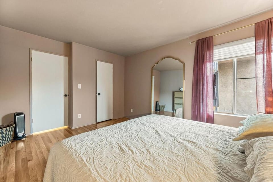 Elegant Hampton Flat in Glendale, CA Apartment in Glendale