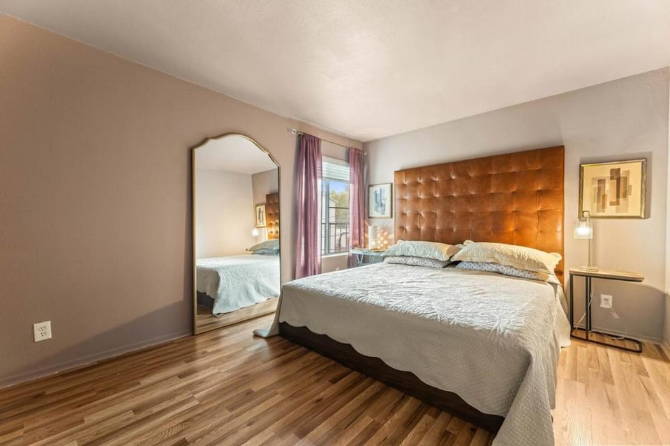 Elegant Hampton Flat in Glendale, CA Apartment in Glendale