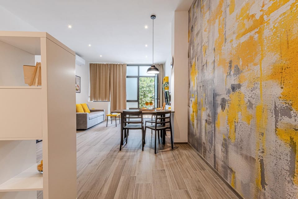 Day, Living room, Seating area