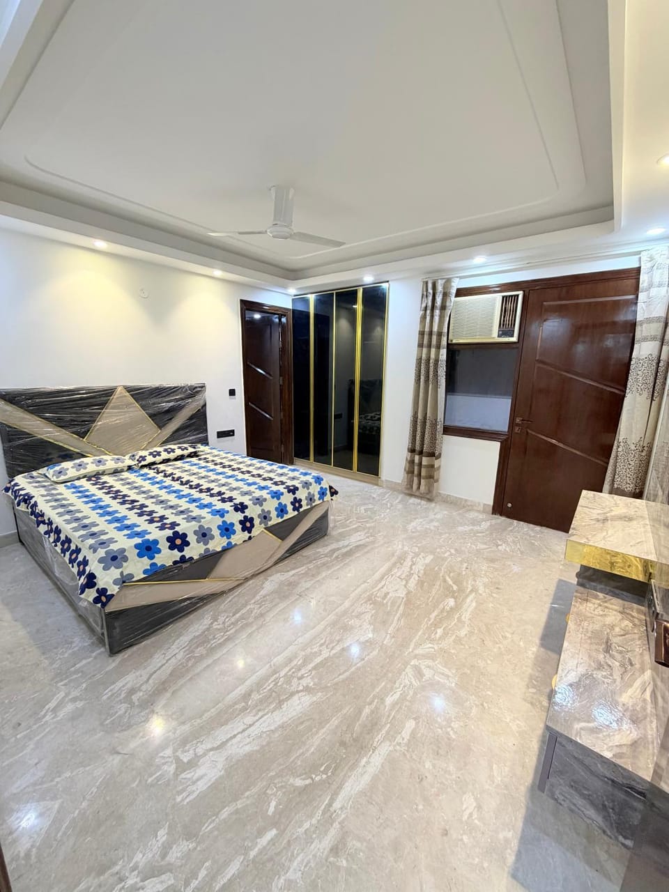 Luxury 4BHK stay in Rajouri Garden Bed and Breakfast in Delhi