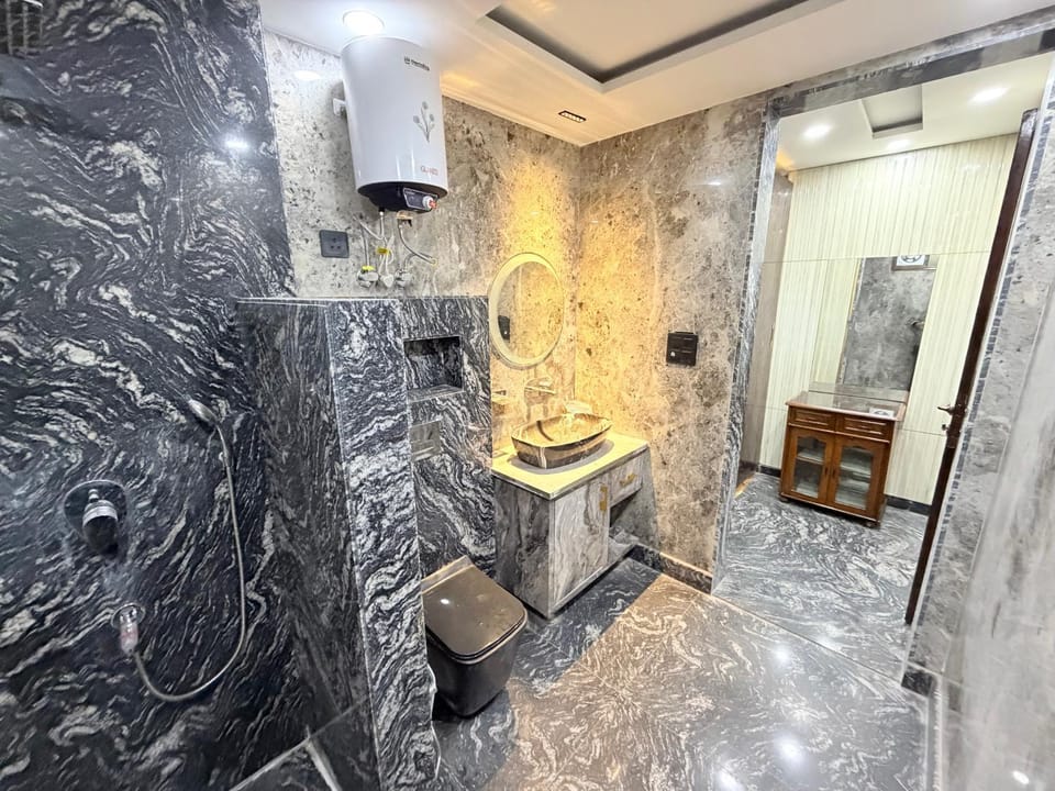 Luxury 4BHK stay in Rajouri Garden Bed and Breakfast in Delhi