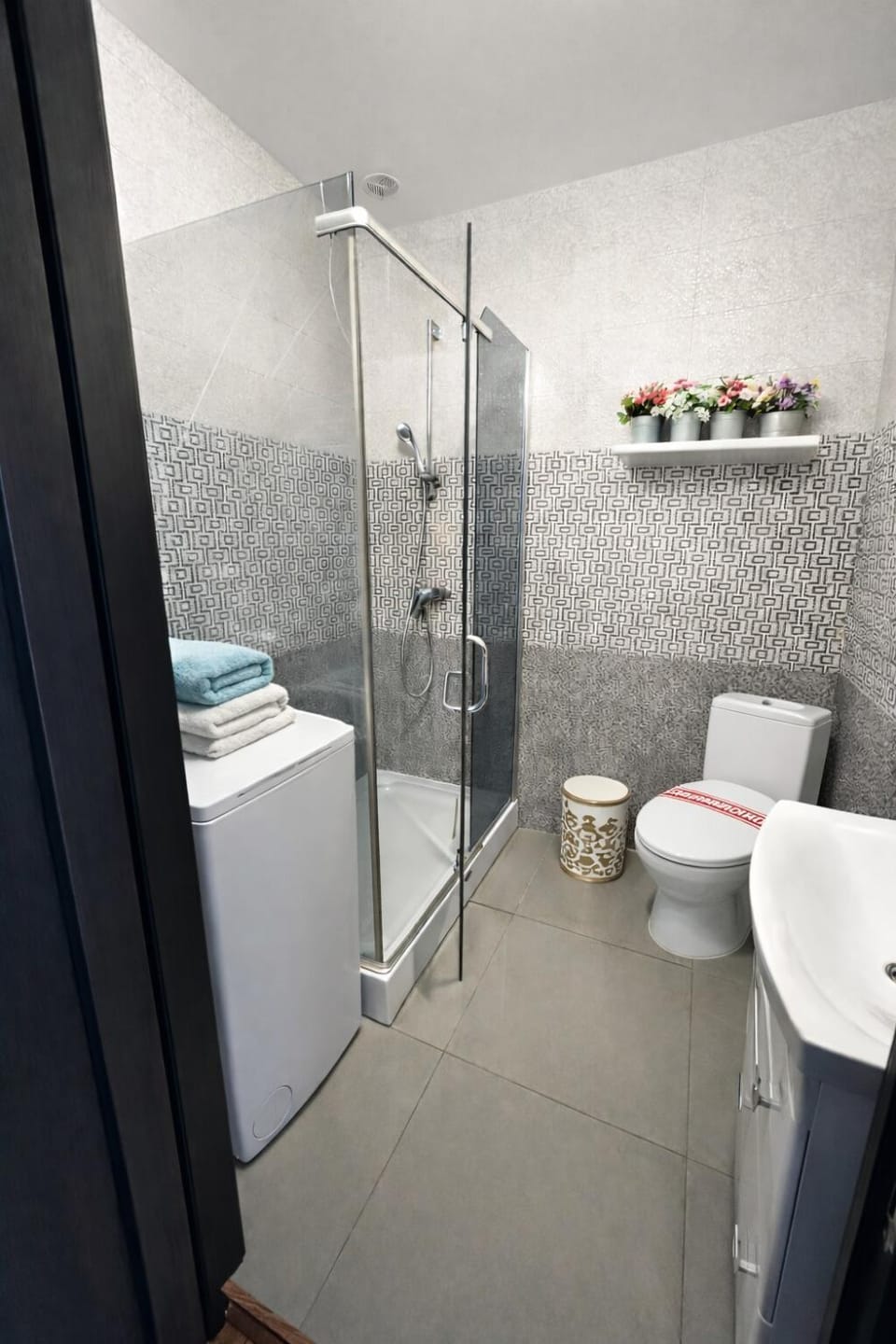 Shower, Toilet, towels
