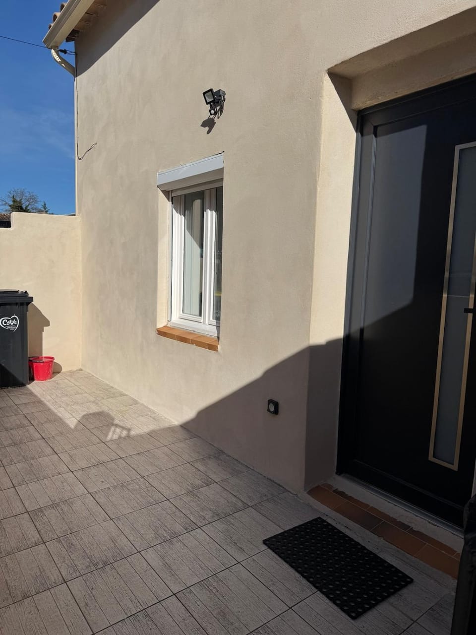 Facade/entrance