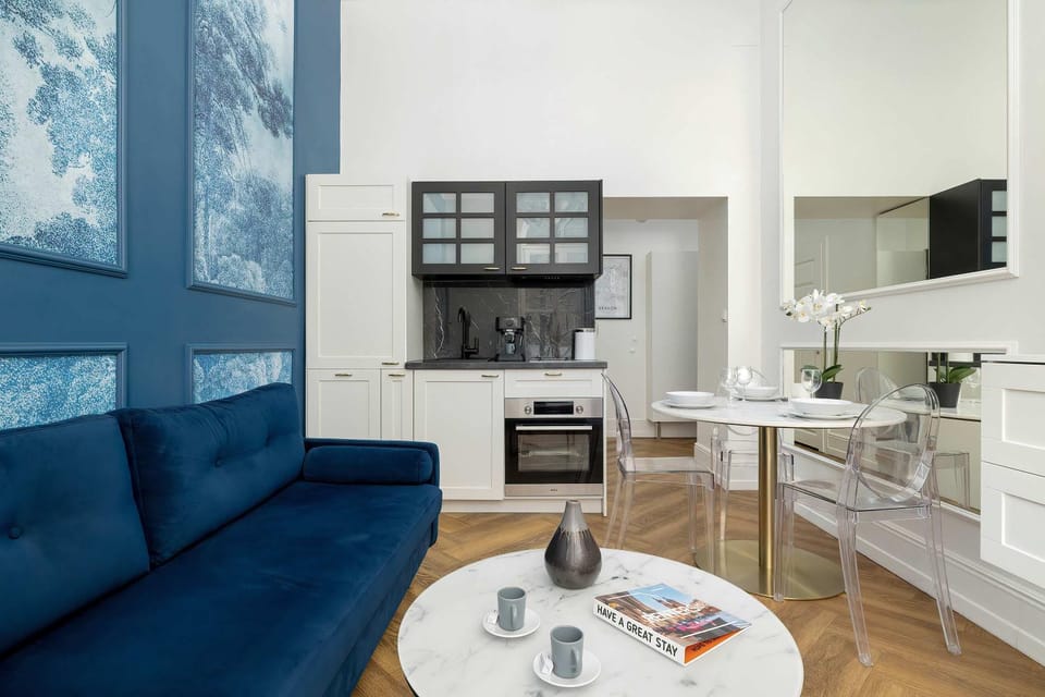 Kitchen or kitchenette, Seating area