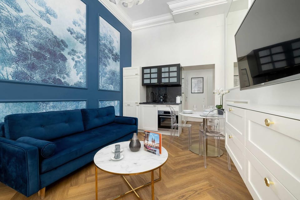 TV and multimedia, Kitchen or kitchenette, Seating area