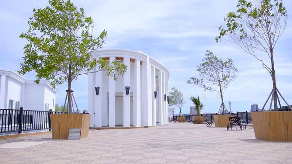 Resort Living at Great Location Apartment in Pattaya City