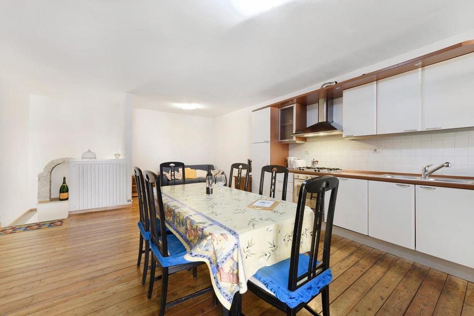 Property building, Kitchen or kitchenette, Living room