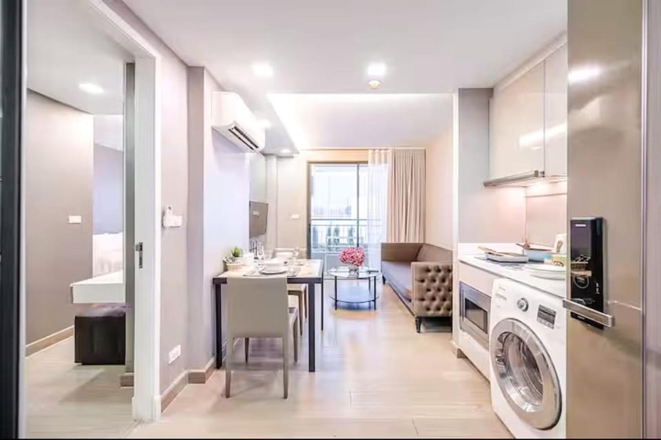 Kitchen or kitchenette, Living room, Dining area