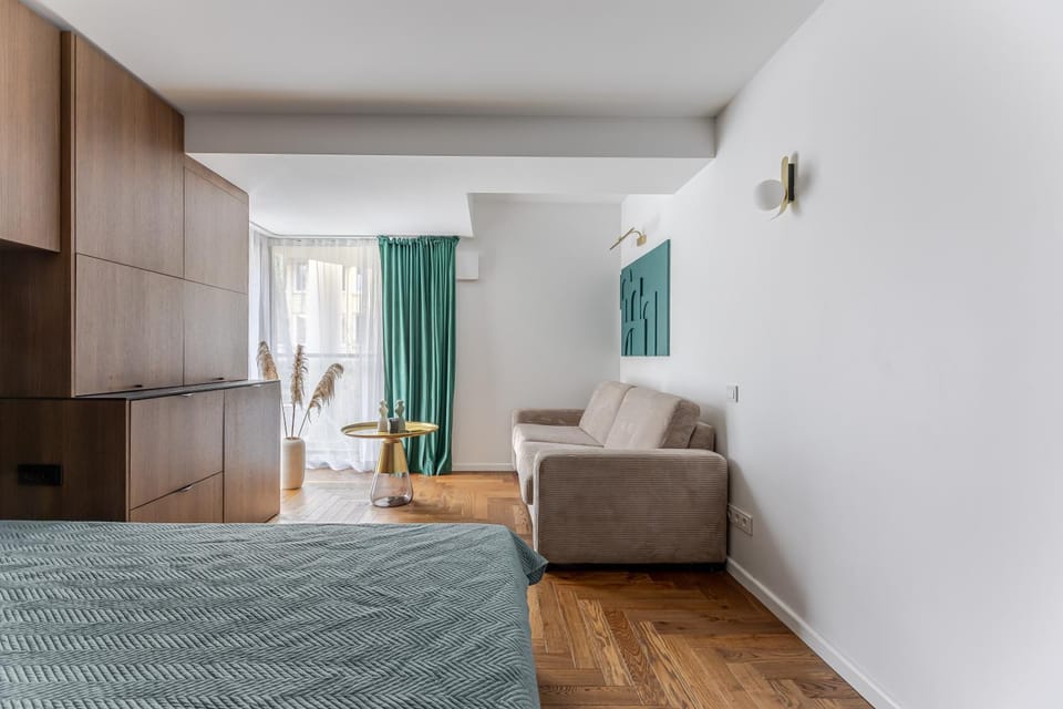 Bed, Seating area