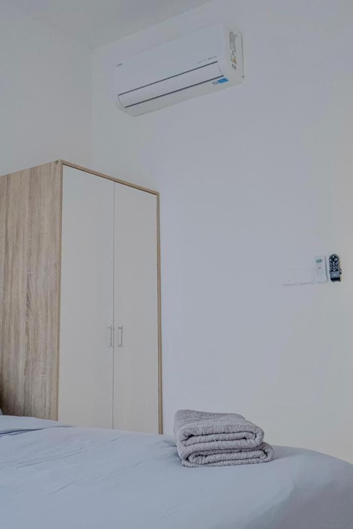 Bedroom, wardrobe, air conditioner