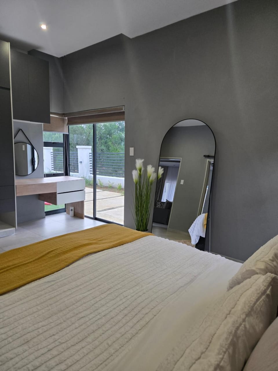 WeThusi-stream 2 bed 2 bath Apartment in Africa