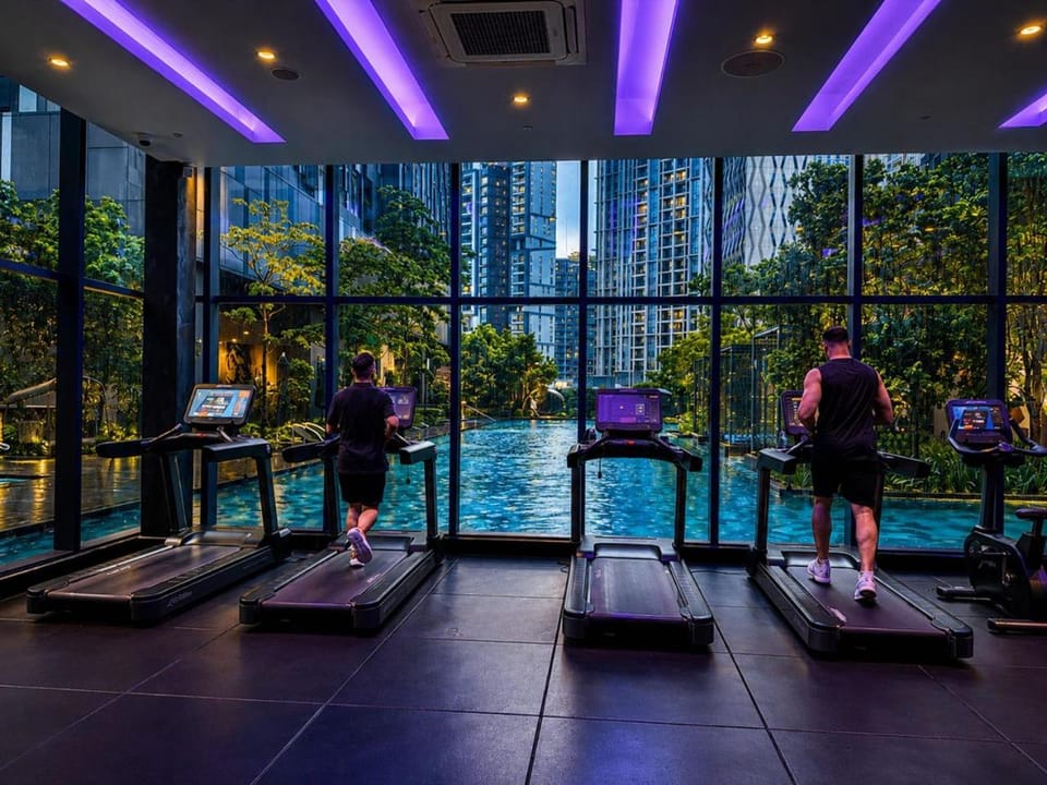 People, Fitness centre/facilities, Pool view, Swimming pool