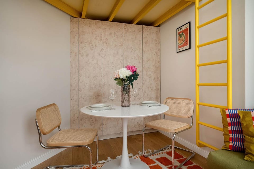 Living room, Seating area, Dining area