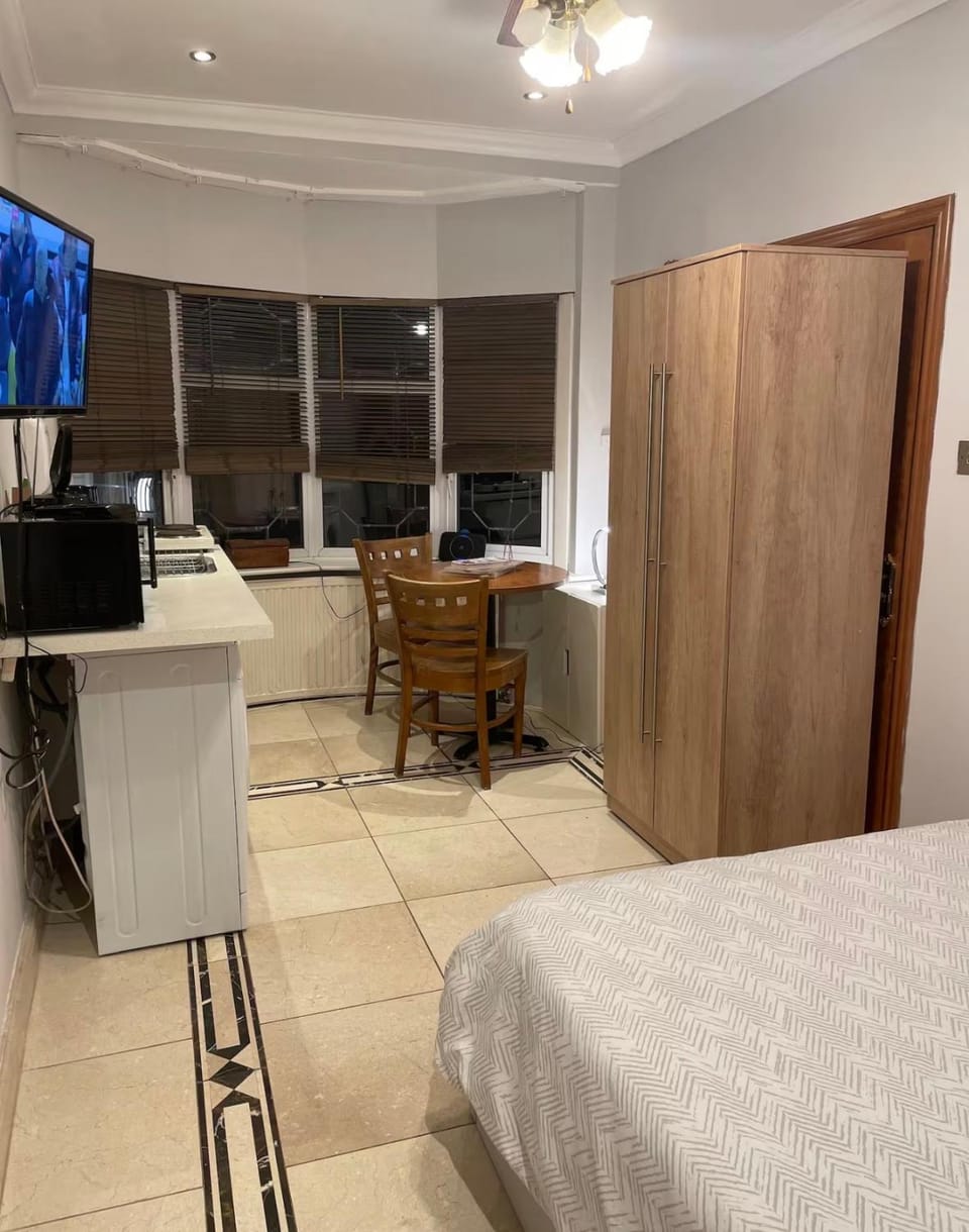 London Studio Apartment Apartment in Enfield