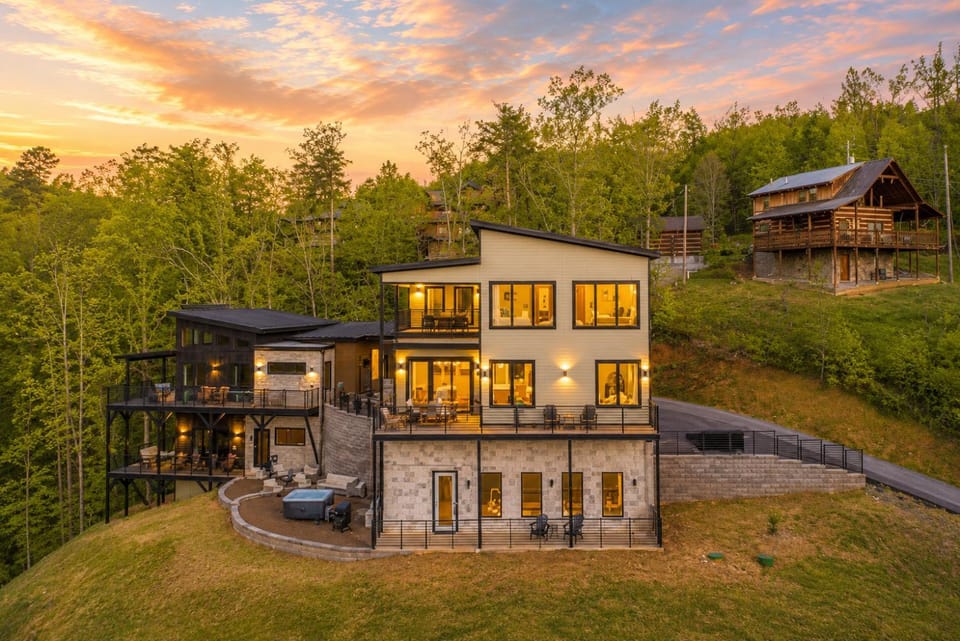 Patio, Natural landscape, Hot Tub, Balcony/Terrace, Mountain view, Sunset