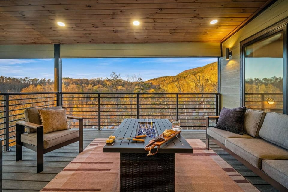 Bear Valley Retreat - Hot Tub with Mountain Views House in Pigeon Forge