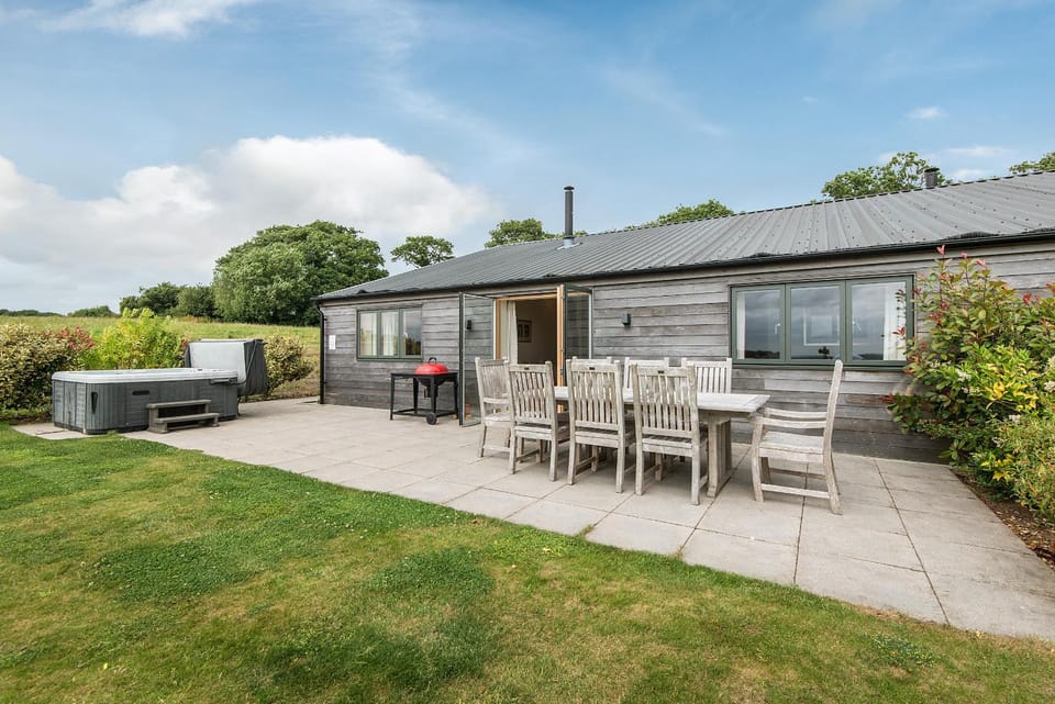 Property building, Patio, BBQ facilities, Garden, Hot Tub, Seating area, Garden view