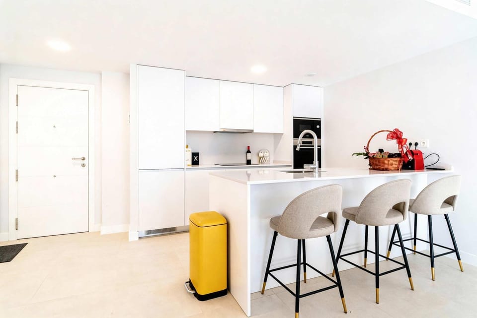 Coffee/tea facilities, Kitchen or kitchenette, Dining area