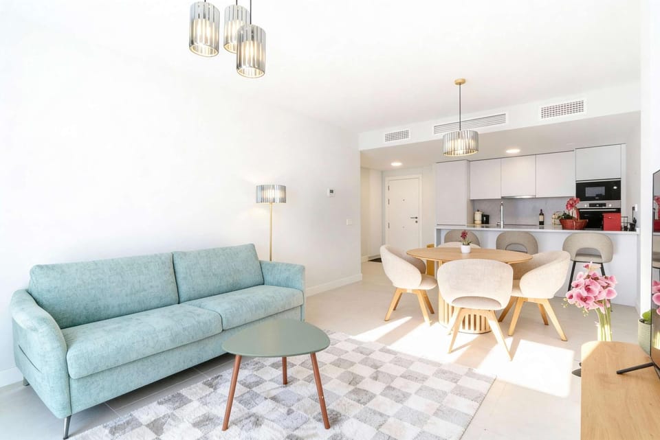 Coffee/tea facilities, Kitchen or kitchenette, Living room, Seating area