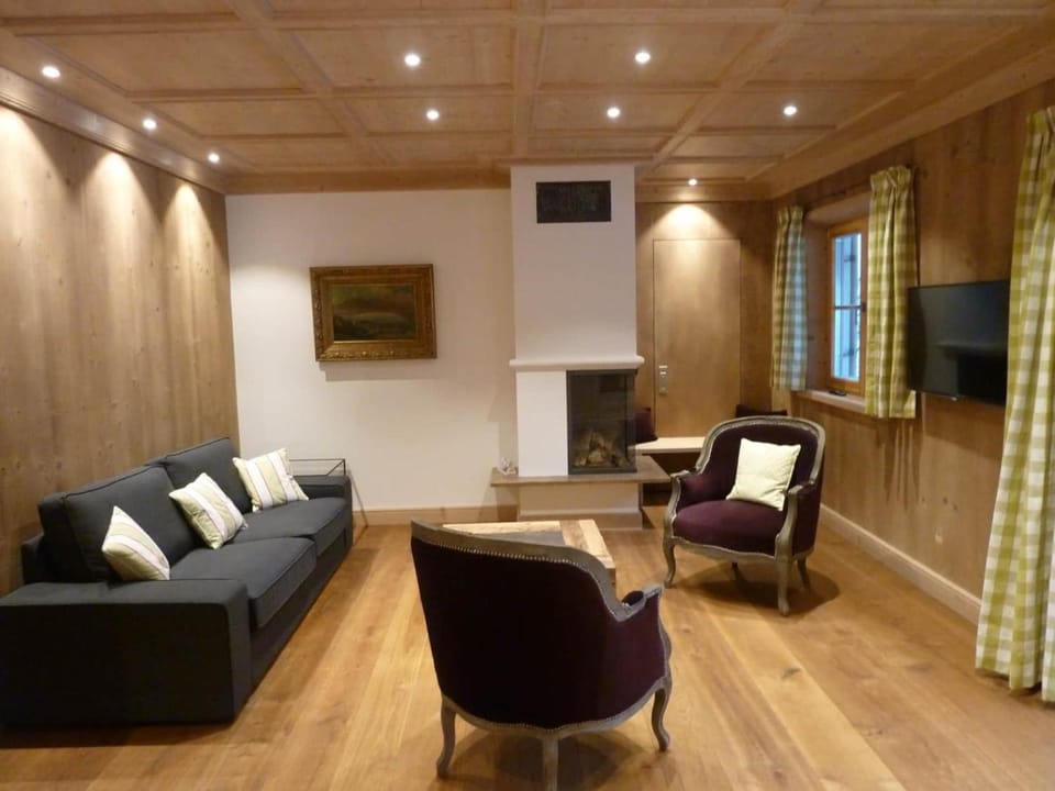 Living room, Seating area, fireplace