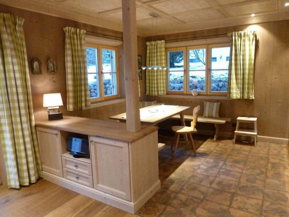 Dining area, kitchen