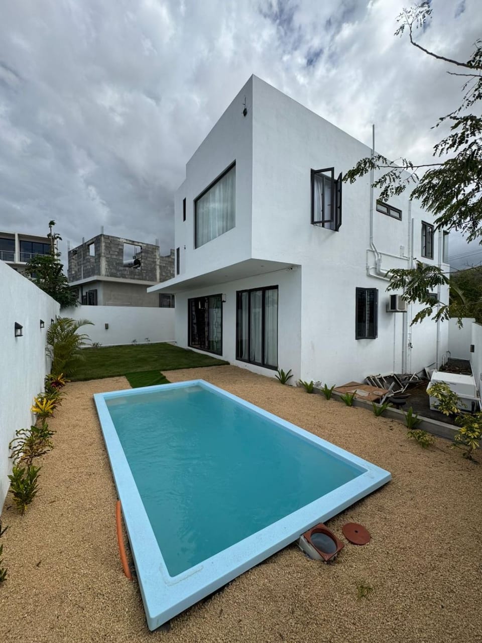 Property building, Day, Pool view, Swimming pool