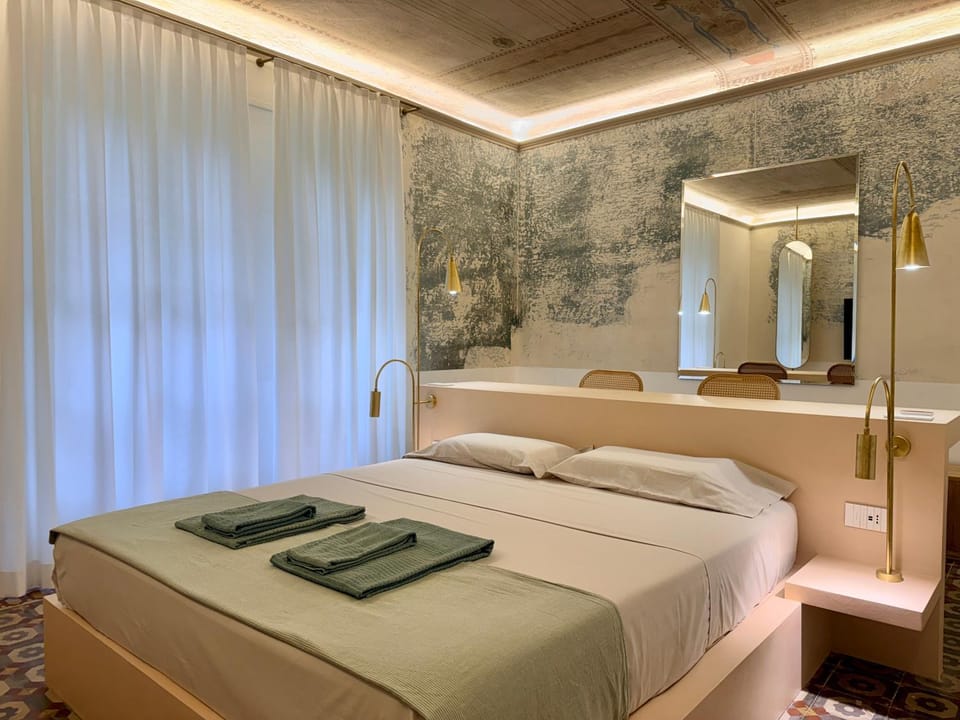 Bed, Photo of the whole room, Bedroom, towels