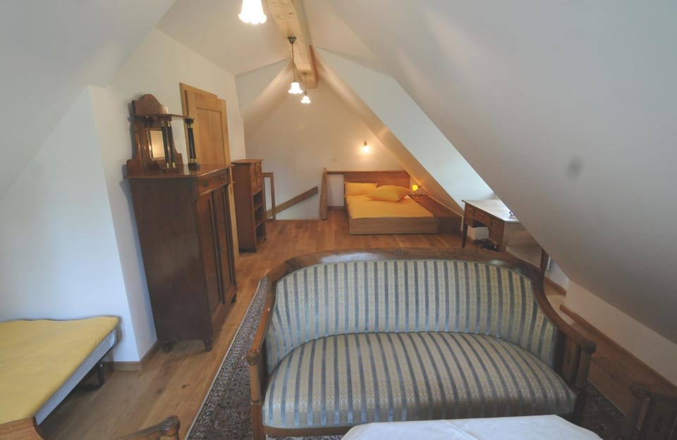 Bed, Photo of the whole room, Seating area, Bedroom