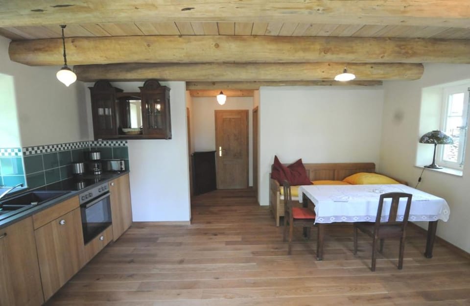 Kitchen or kitchenette, Dining area, dishwasher, oven, pet friendly, stove