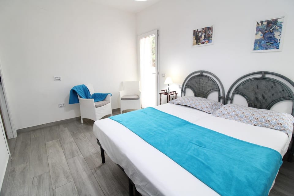 Beach Apartment- Fronte Spiaggia Apartment in La Caletta