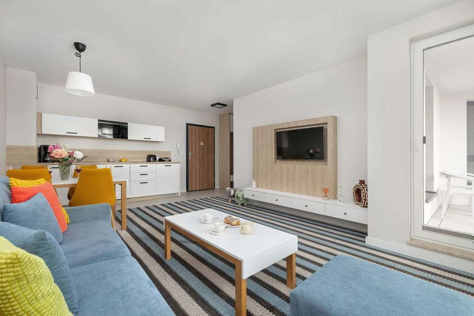 TV and multimedia, Kitchen or kitchenette, Living room, Seating area, Dining area, Evening entertainment, stove