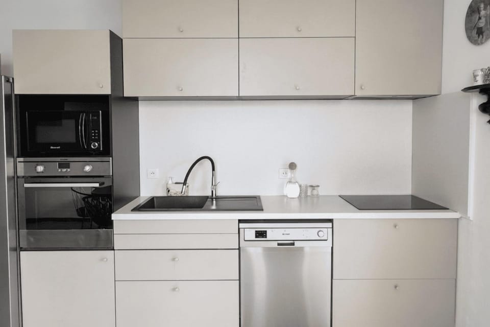 Apartment with Jacuzzi and Courtyard in Andernos Apartment in Andernos-les-Bains