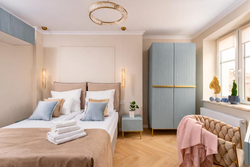 Bed, TV and multimedia, View (from property/room), Bedroom, heating, internet, soundproof, towels, wardrobe, air conditioner