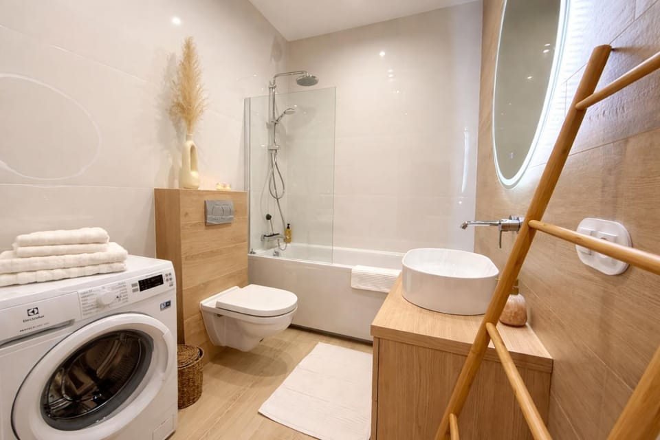 Shower, Bath, towels, washing machine