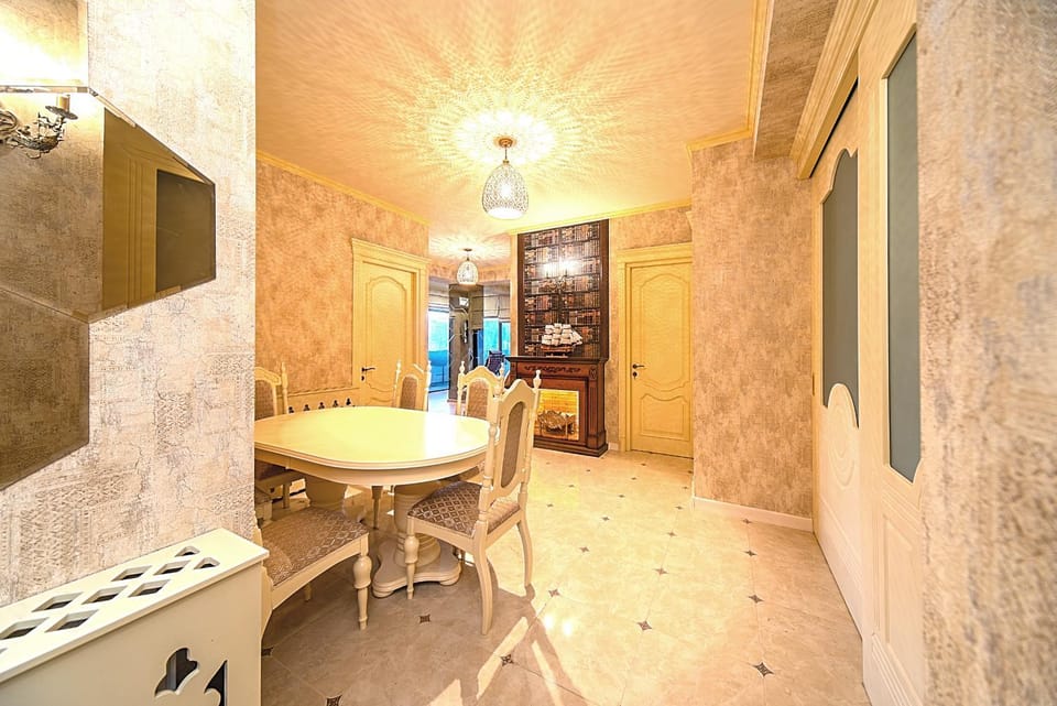 Living room, Dining area, fireplace