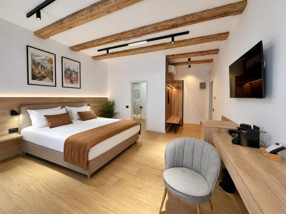 Bed, TV and multimedia, Bedroom, wardrobe
